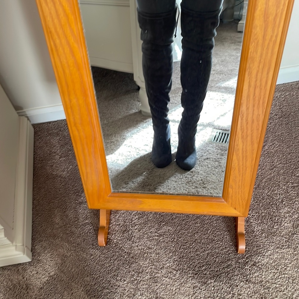 Brand new never worn. Heel 4 inches